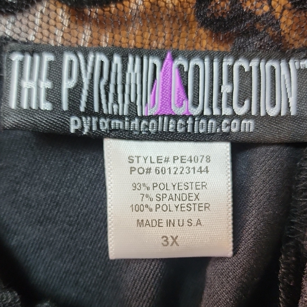 THE PYRAMID COLLECTION | Black Velvet Lace Goth Pleated Bell Sleeve Top | 3X - Picture 3 of 12